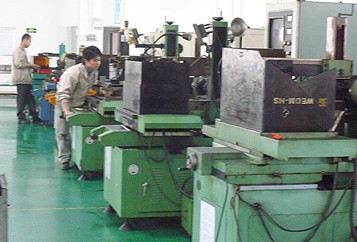 EDM Wire-cutting Machine